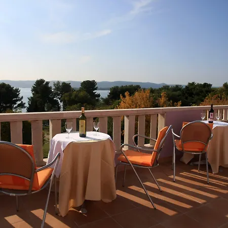 Toni * Sveti Filip i Jakov