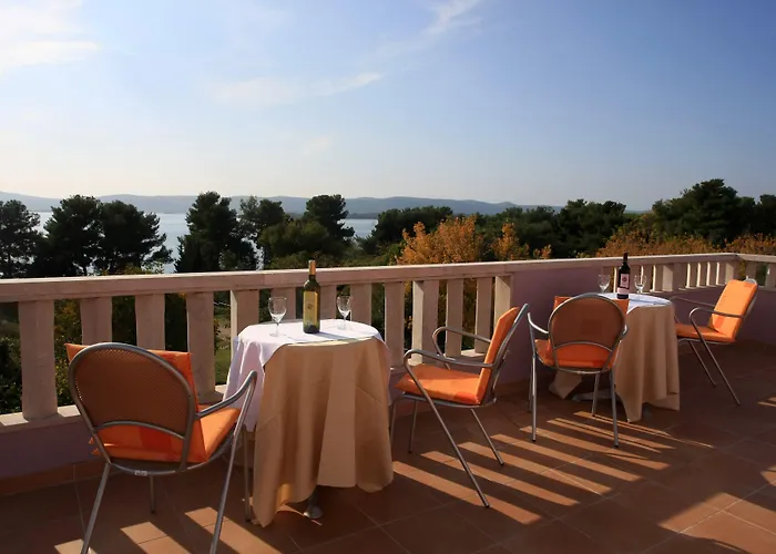 Toni * Sveti Filip i Jakov