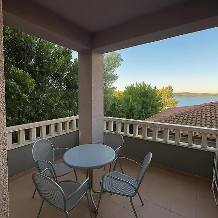 Toni * סבטי פיליפ אי ג'קוב