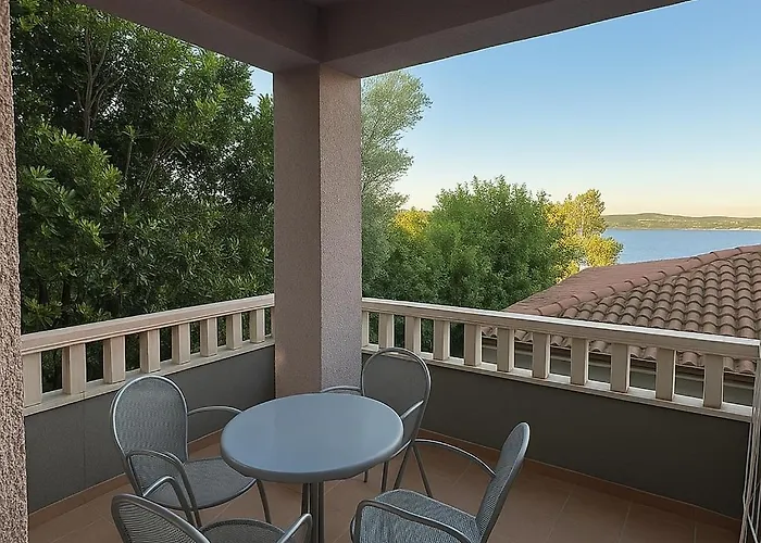 Toni * スベティ・フィリップ・イ・ヤコブ