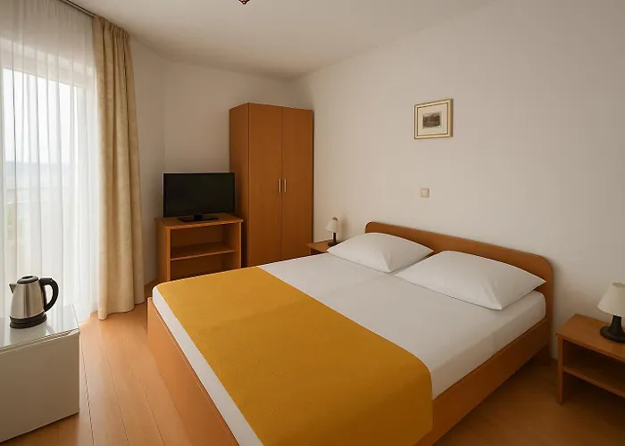 Toni * スベティ・フィリップ・イ・ヤコブ